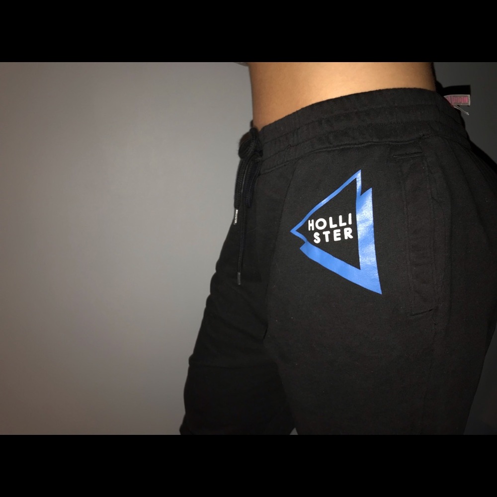 Hollister joggers